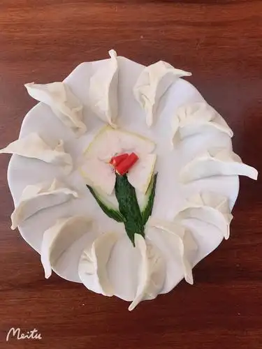 饺子摆盘,各组老师集思广益,创意无限.