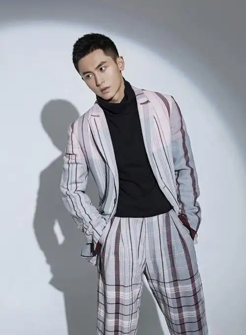 张哲瀚寸头帅气写真图片89