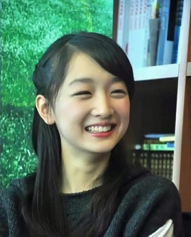 看到周冬雨刚出道时的照片,感觉好清纯好漂亮,怪不得当初张艺谋能在一