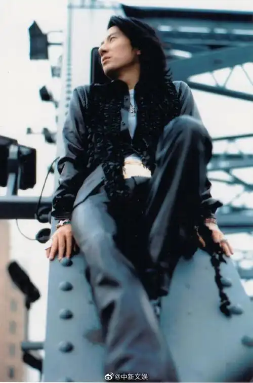 摇滚青年的不羁与潇洒年轻时的郑钧有多帅