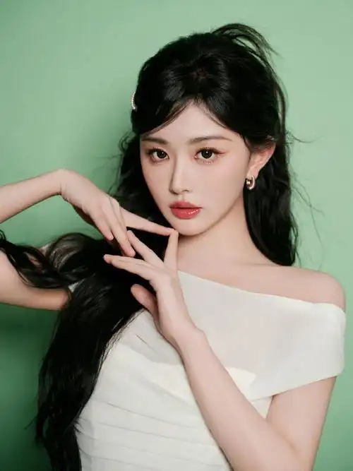 孔雪儿,纯白清雅