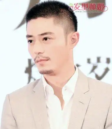 男明星发型 >> 霍建华推"假杨幂"太暖心 "禁欲男神"霍建华剃两边短发