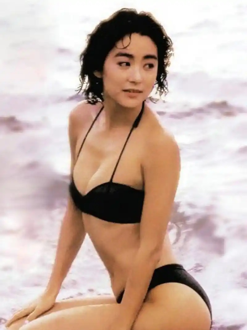 林青霞的泳装照,真是又健康又有活力#动态创作月# #三月打卡挑战赛