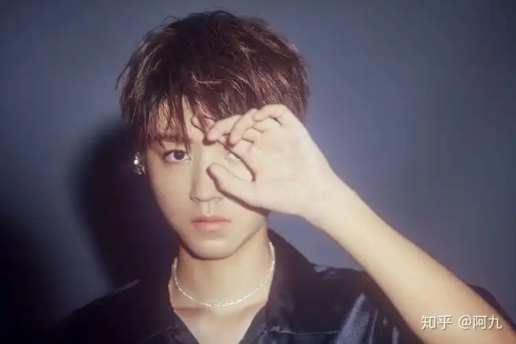 有没有一些王俊凯的高清图片适合做电脑桌面或是一些蓝海图