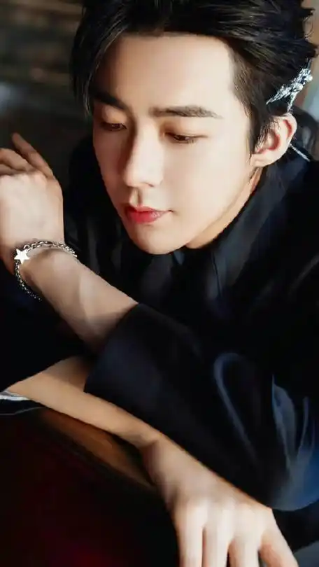 刘宇宁完美侧颜杀