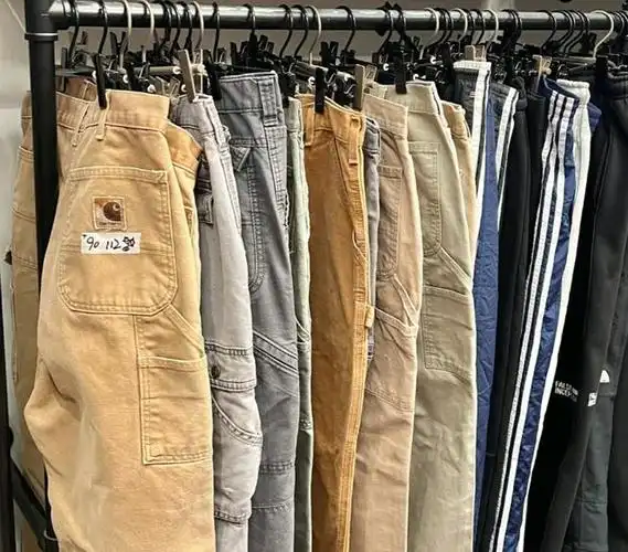 1.质量差如今,市场上的衣服和裤子种类