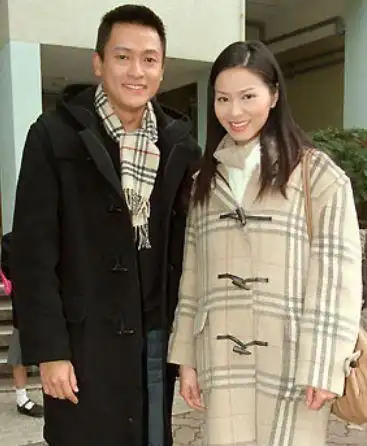 这部电视剧一共拍摄了四部,每一部都很受欢迎,这部电视剧让关咏荷坐稳