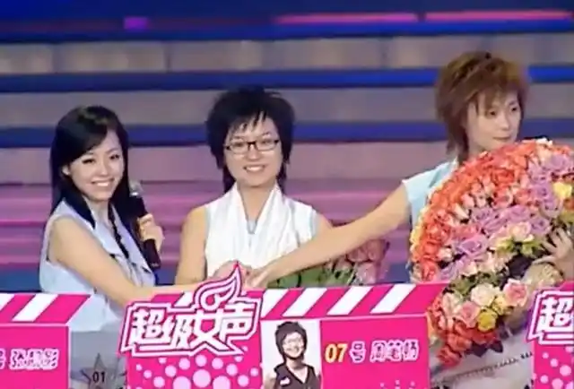 原创第二届超女出道十五周年,李宇春穿比赛衣服现身,与张靓颖齐发文