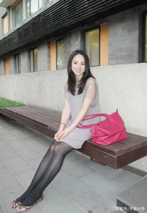 董璇辣妈的穿搭时尚又大气服饰搭配靓丽性感