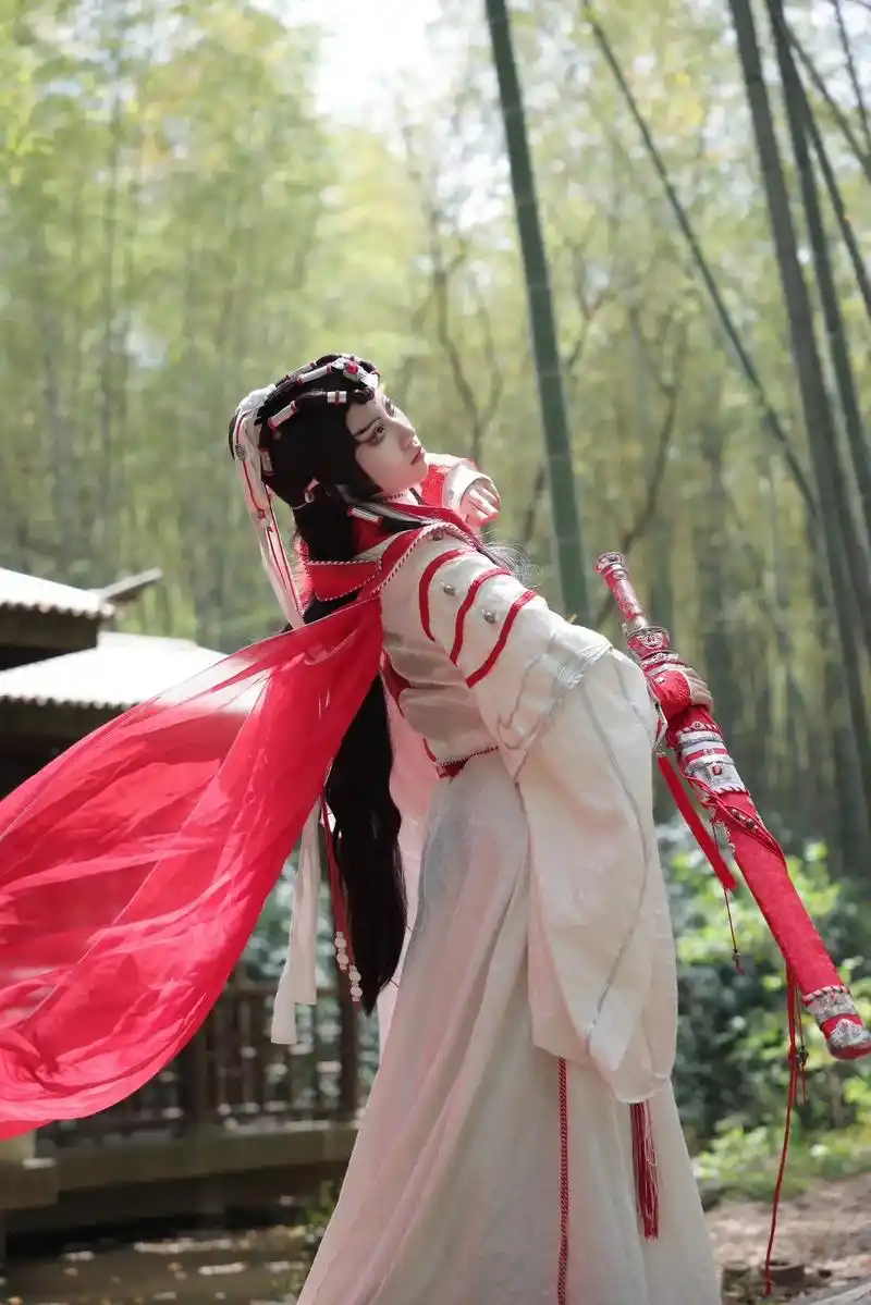 霹雳布袋戏剑布衣cos正片2.#古风 #cos #霹雳布袋戏 - 抖音