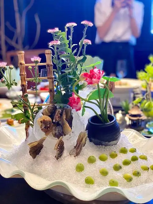 菜品摆盘精致,还有好多外面都没吃到过的创意菜品,特别适合商务宴请&