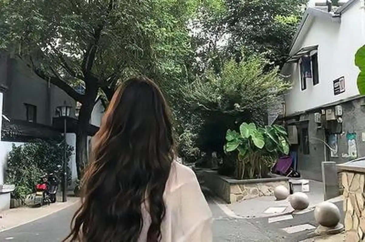 瑶瑶爱看夕阳呀 真人背影女头 侵权删