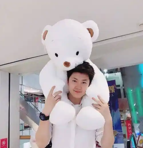 原创金龟子女儿王逸宸近照爆出有着和父母相似的爱情经历身高差