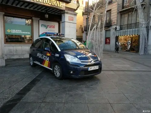 【图】西班牙小镇的警车_1_毕加索论坛_爱卡汽车