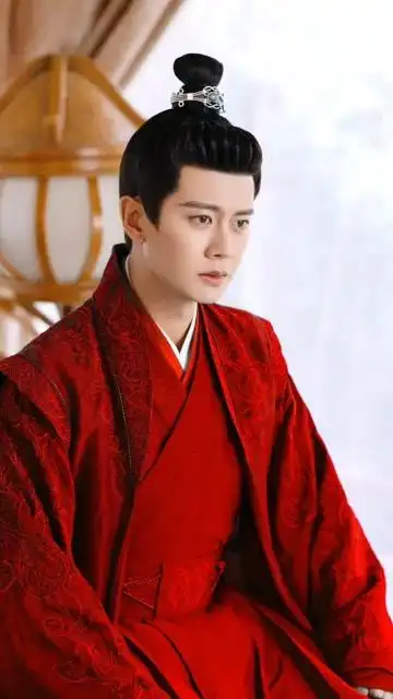 任嘉伦红衣装扮简直就是绝绝子!