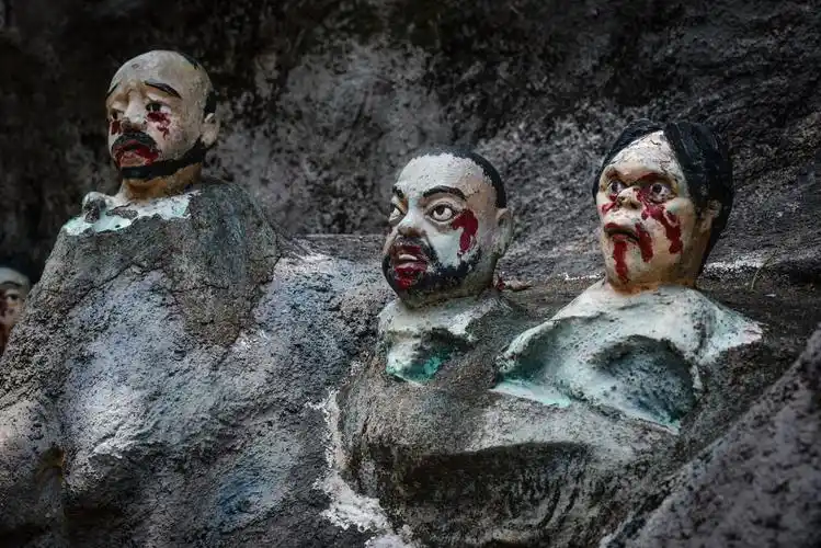 最特别的是十八层地狱这个景点.