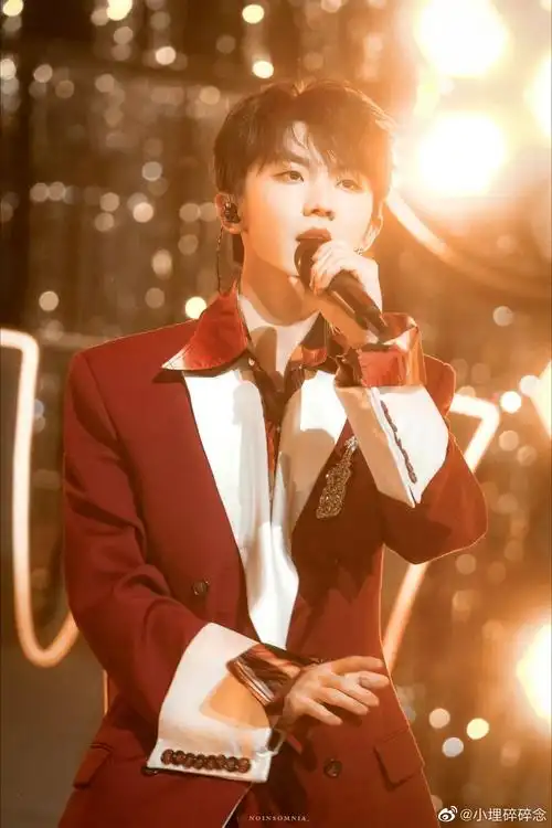 马嘉祺|红衣造型 我们嘉祺好适合红色!明亮吸睛的小红玫瑰