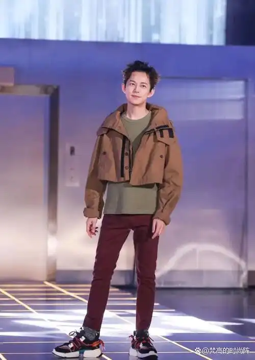 身高不足170的男人,学学何炅这样穿!利落又帅气,很招女生喜欢