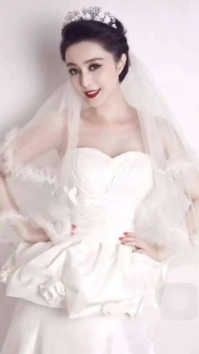 张雪迎婚纱照,关晓彤婚纱照,看了美美的她们,发现美和年纪无关