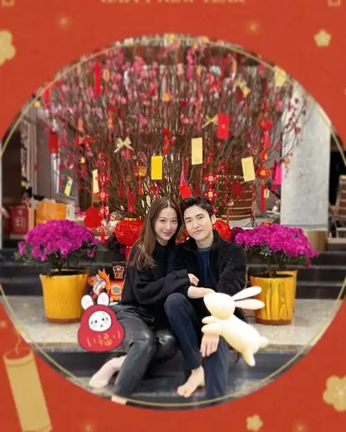 汪圆圆与老公桃花树下合影,曝光6亿独立屋 - 华娱网