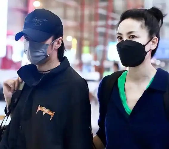 16岁谢振轩随爸不爱笑,侧颜神似蔡徐坤_王菲_儿子_张柏芝