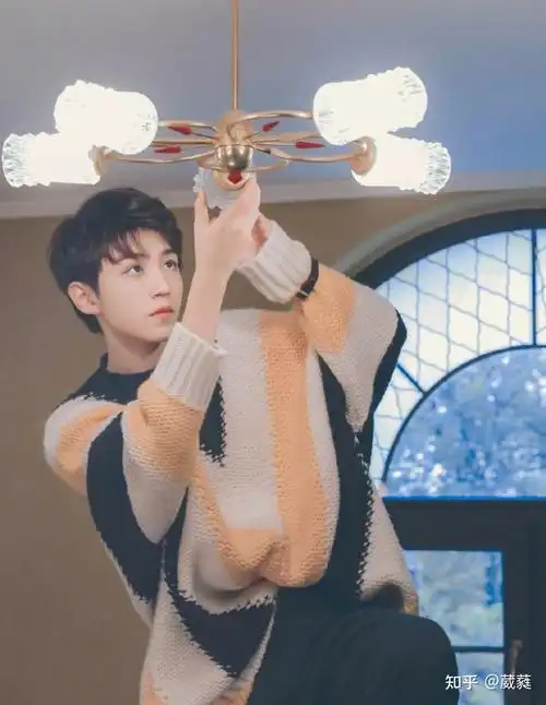 王俊凯有哪些封神的照片? - 知乎