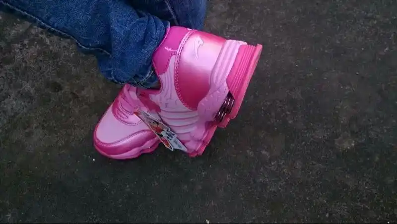 我习惯了光脚穿鞋,十年了改不了,但很臭,怎么防鞋臭这三双七波辉童鞋