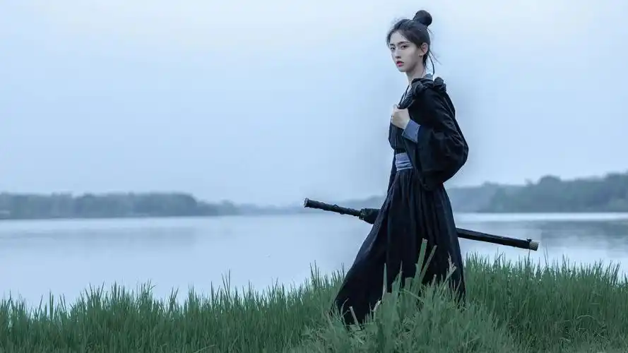 迷人的古装侠客酷酷的美女