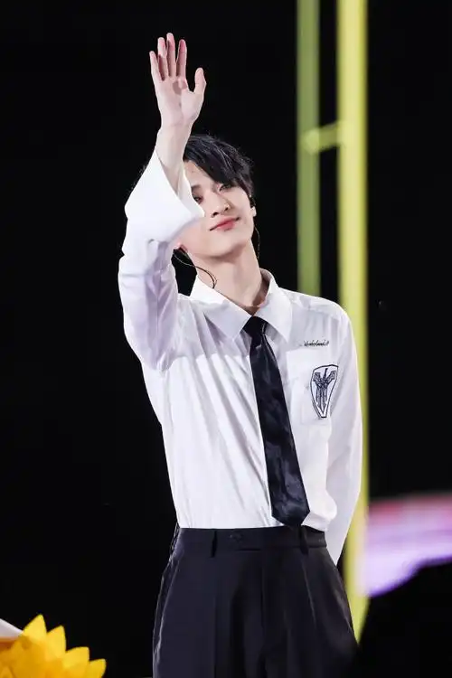 严浩翔solo舞台露腰##严浩翔用rap串联所有自己的歌##严浩翔炸