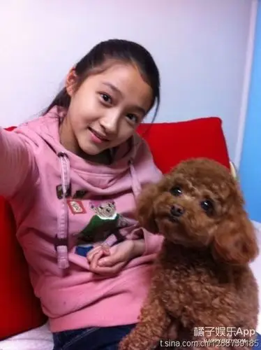 娱乐快讯关晓彤童年照片合集每一张都超可爱哦