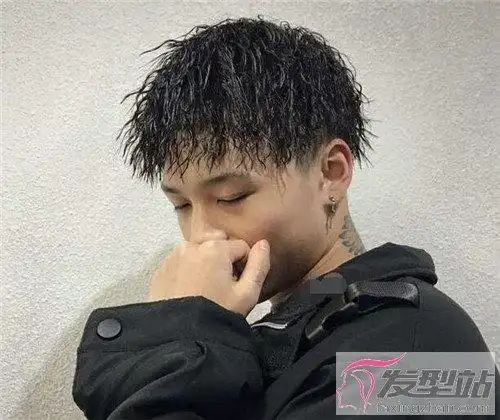 渣男锡纸烫潮不可言 烫这款轻松变男神