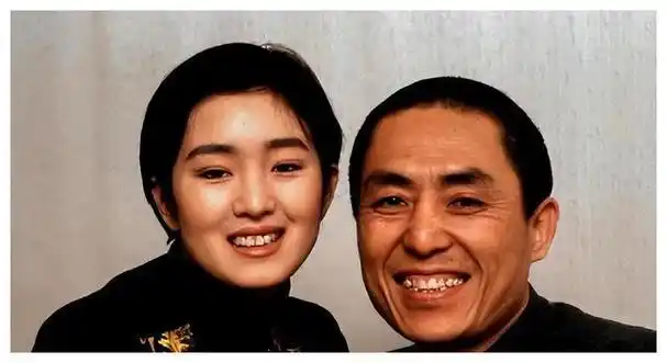 张艺谋夜赴法认亲巩俐坦言私生子难怪她嫁老外不要孩子