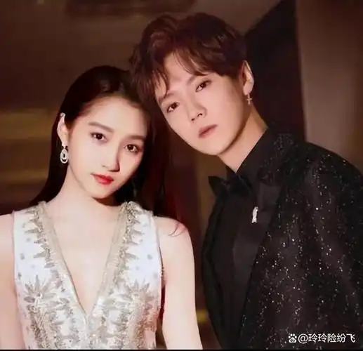 范志毅带老婆参加鹿晗的生日宴,夫妻同框像父女,一双美腿超抢镜