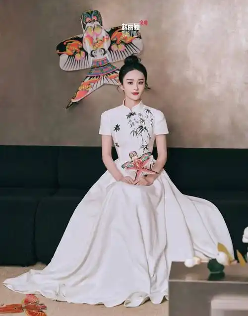赵丽颖身穿印染竹节旗袍,端庄大气,抵挡笔下镜头,好美_玫瑰_恋情_颖宝