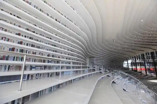 现在的滨海图书馆,是由原来的塘沽图书馆,汉沽图书馆,大港图书馆,塘沽