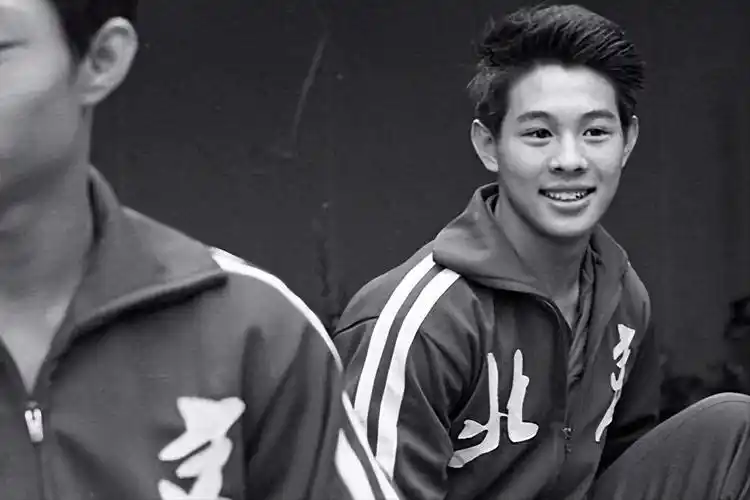 李连杰小时候过得十分的凄惨.