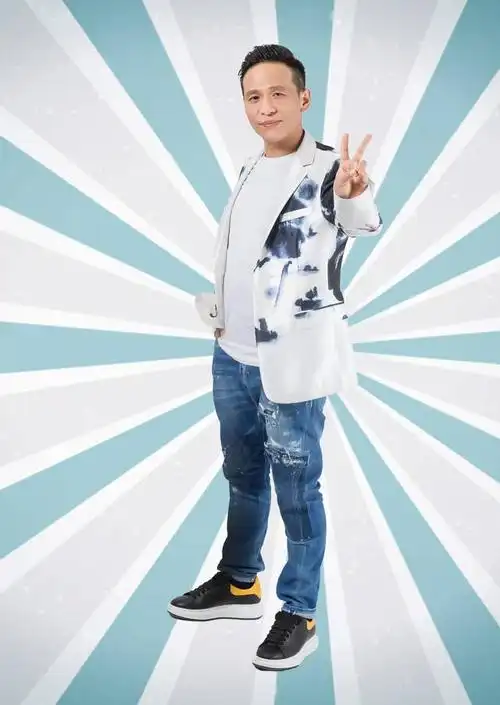 《笑声》宋小宝回归蔡明扮丑 歪果仁加盟说相声