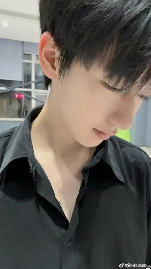 这女友视角绝了,大学生@时代少年团-贺峻霖未来可期