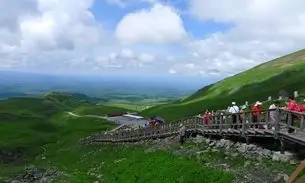 11张图片老虎背位于长白山景区内.也是一只拦路虎.