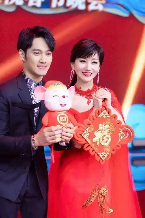 追求赵雅芝不成看破红尘和妻子分手出家,赵雅芝和儿子同台如姐弟