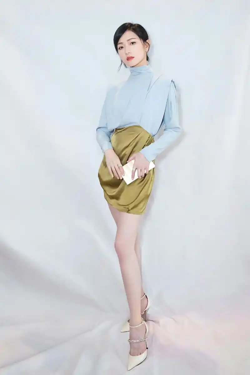 万茜 白色高跟鞋[爱你][色] #万茜