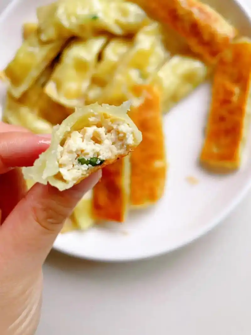 简单好吃饺子皮豆腐卷.#图文热点来了   11566老豆腐,一定 - 抖音