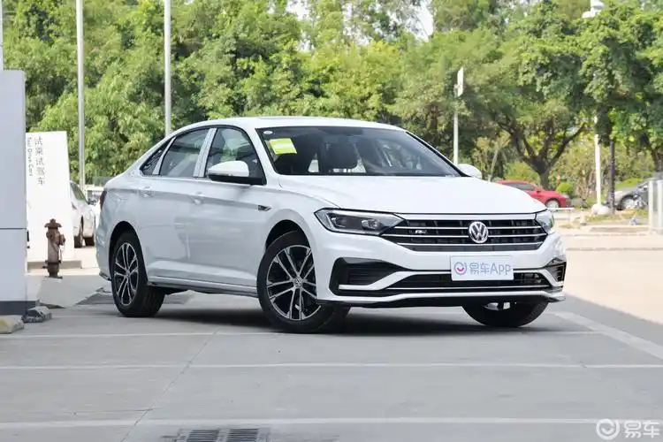 【速腾2020款280tsi 双离合 r-line 国vi侧前45度车头向右水平汽车