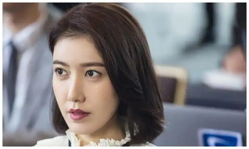 不争不抢不紧不慢,35岁的高露告诉你:女演员应该怎么过