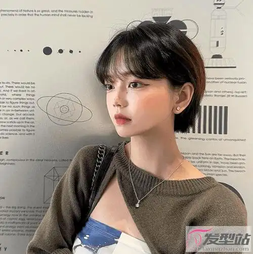 2021女生露耳短发 学生党上班族都能剪_发型站_最新流行发型设计发型