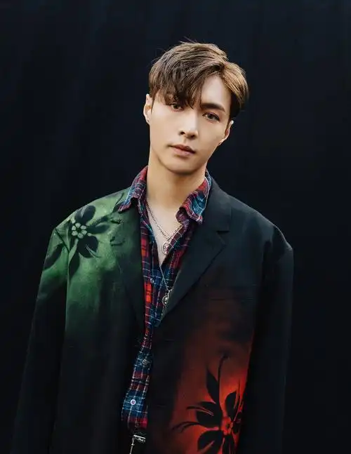 exo回归气氛高涨 lay张艺兴回归预告公开