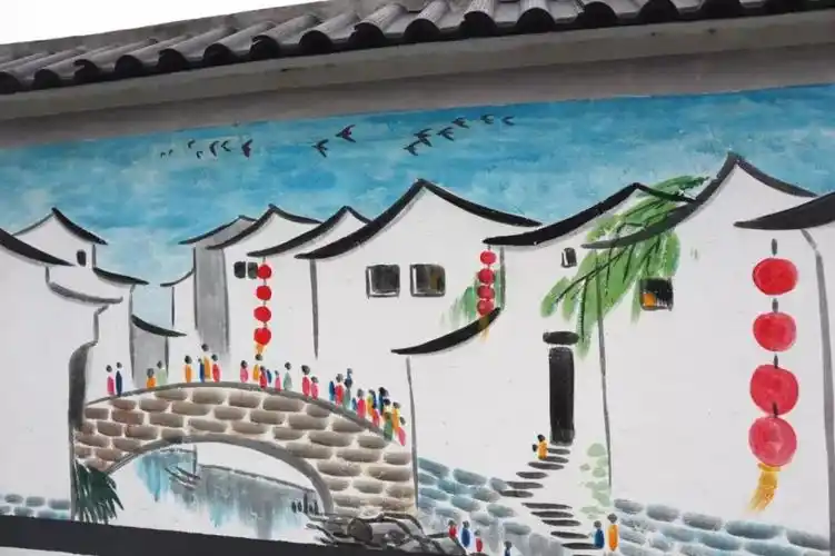 夏天来了,傍晚的风吹起来刚刚好,和家人们逛一逛文明创建墙绘,感受着