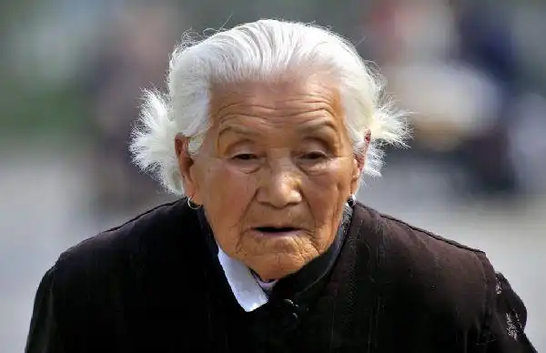 治老年白发验方