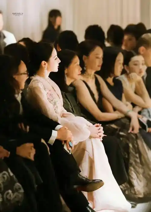 26娱瓜:杨洋龚俊热巴唐嫣任嘉伦成毅李沁杨幂陈哲远王楚然_活动_品牌