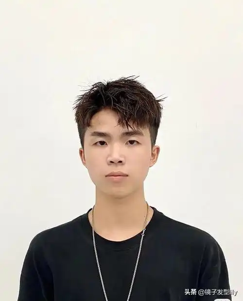 胖圆脸适合的发型图片男,玄彬近照变"发酵脸"!长发和留胡子这么胖?